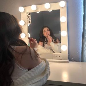 Meet your Posher, M a r i •